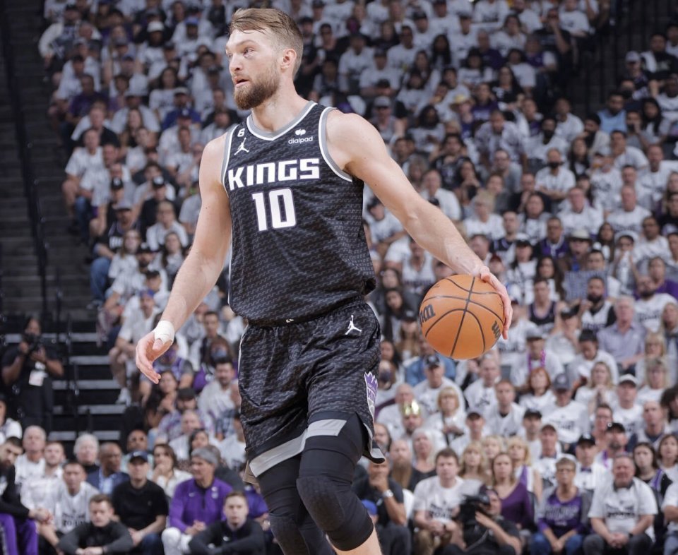 唐斯惊艳全场，字母哥助攻爆棚，连续三场30+逆转取胜！