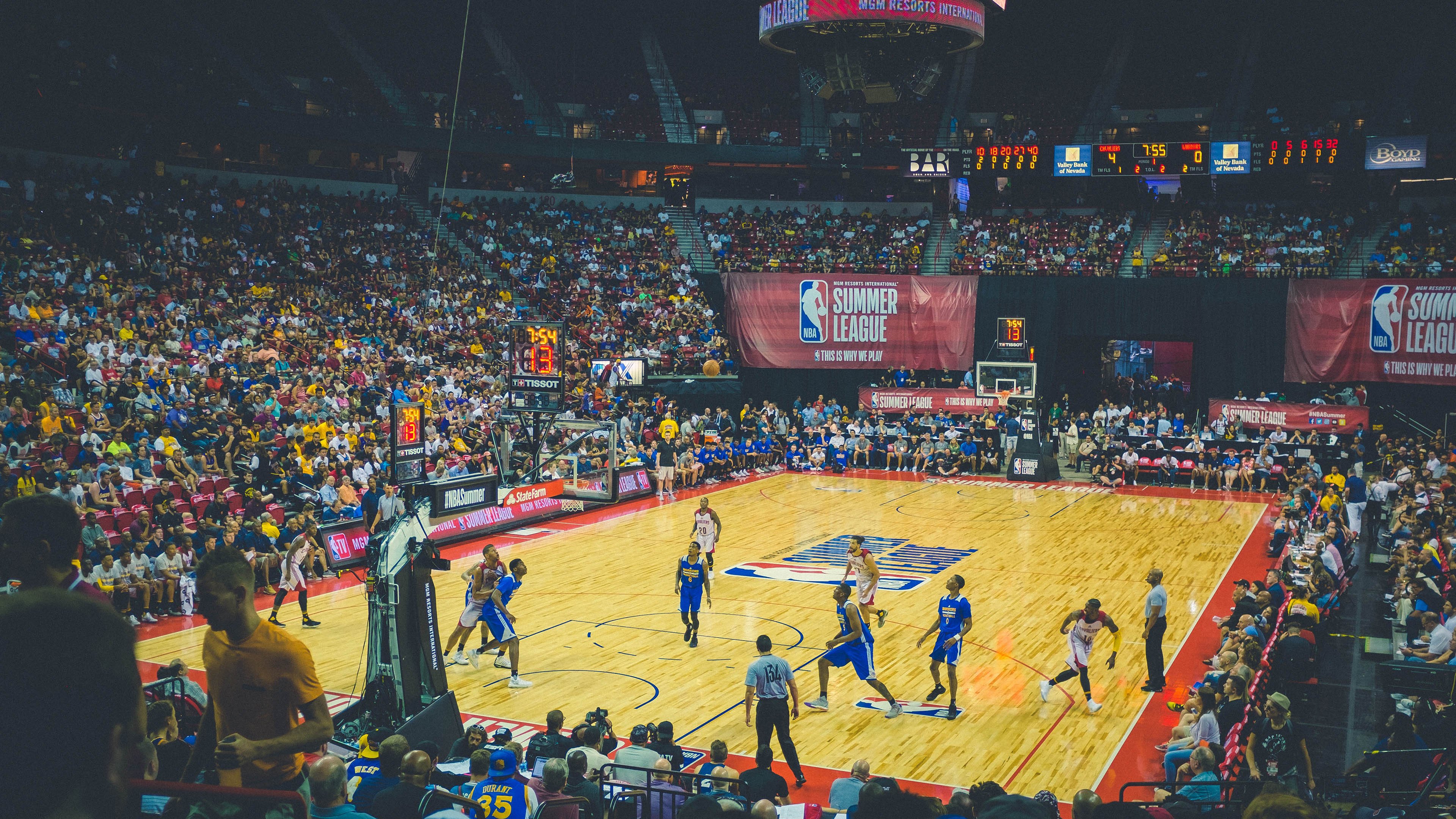 西班牙队观众热烈欢呼！，巴特勒迎来七赛季出色发挥上演精彩一战